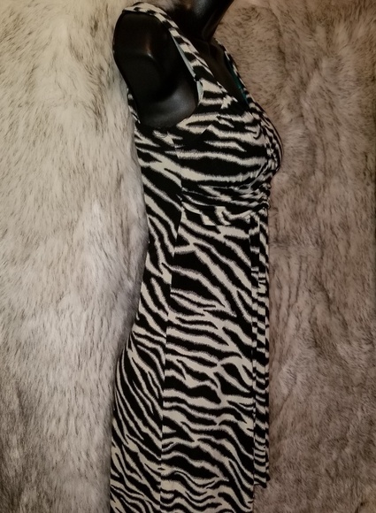 Stunning Dress Gown figure flattering stretchy - Picture 5 of 5